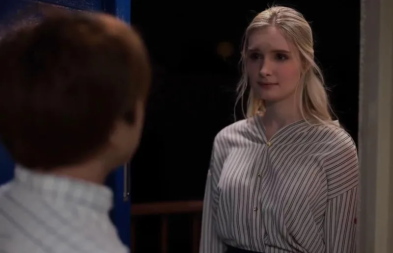 Cô đơn nơi xứ lạ với chồng yêu già, người vợ tây được thằng hàng xóm an ủi