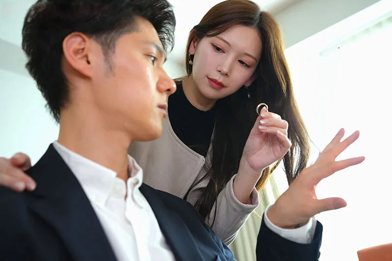 Vợ yêu đi đi chơi, người chồng ở nhà bị nhỏ em bà xã gạ chịch không trượt phát nào