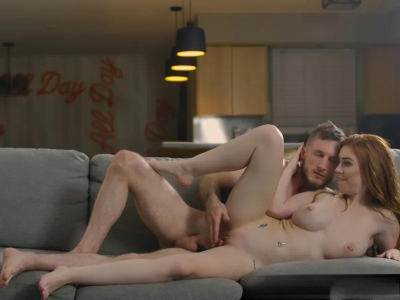 đang tăng ca mà ghệ cứ dùng bím dụ tôi doggy cùng em