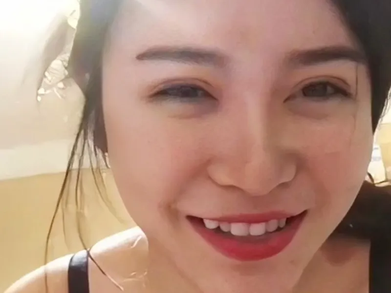Dì cháu lâu lâu mới gặp nhau đi ăn mà cháu bắt liếm dương vật ăn chuối